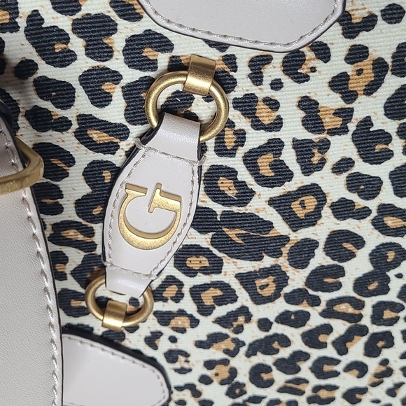 NWT Guess Izzy Leopard Print Tote Bag - Picture 6 of 9